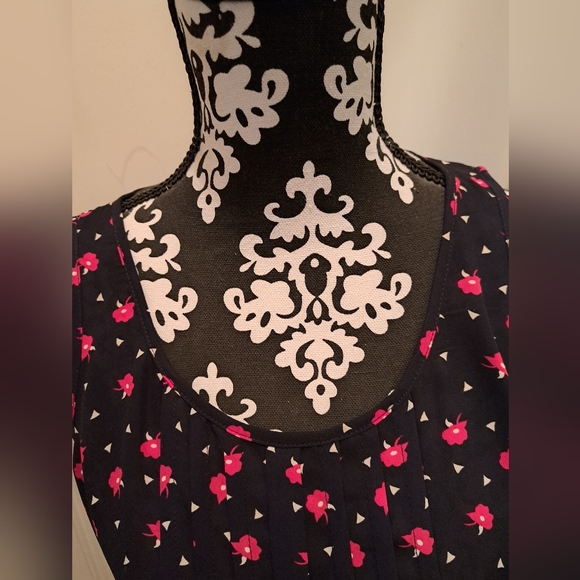 NWOT Sz M Ricki's Chiffon Black w Red dainty floral design. Non stretch. Flowy. - Picture 3 of 7